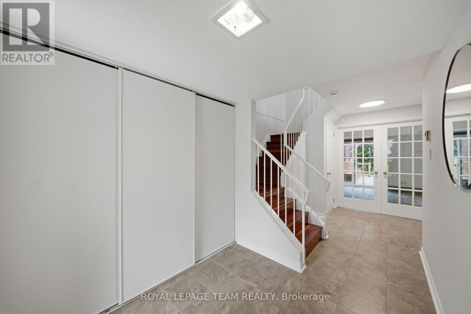18 Arbordale Crescent, Ottawa, Ontario  K2G 5C6 - Photo 4 - X13456822