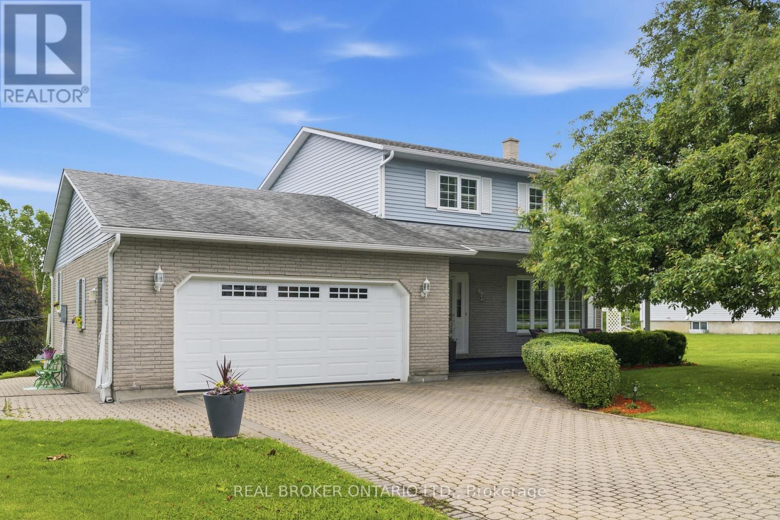 10532 Moun Main Street, North Dundas, Ontario  K0E 1W0 - Photo 2 - X13456848