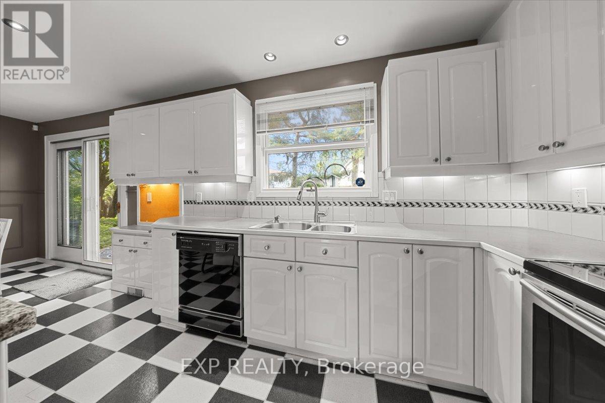 899 Dresden Crescent, Ottawa, Ontario  K2B 5H8 - Photo 12 - X13457332