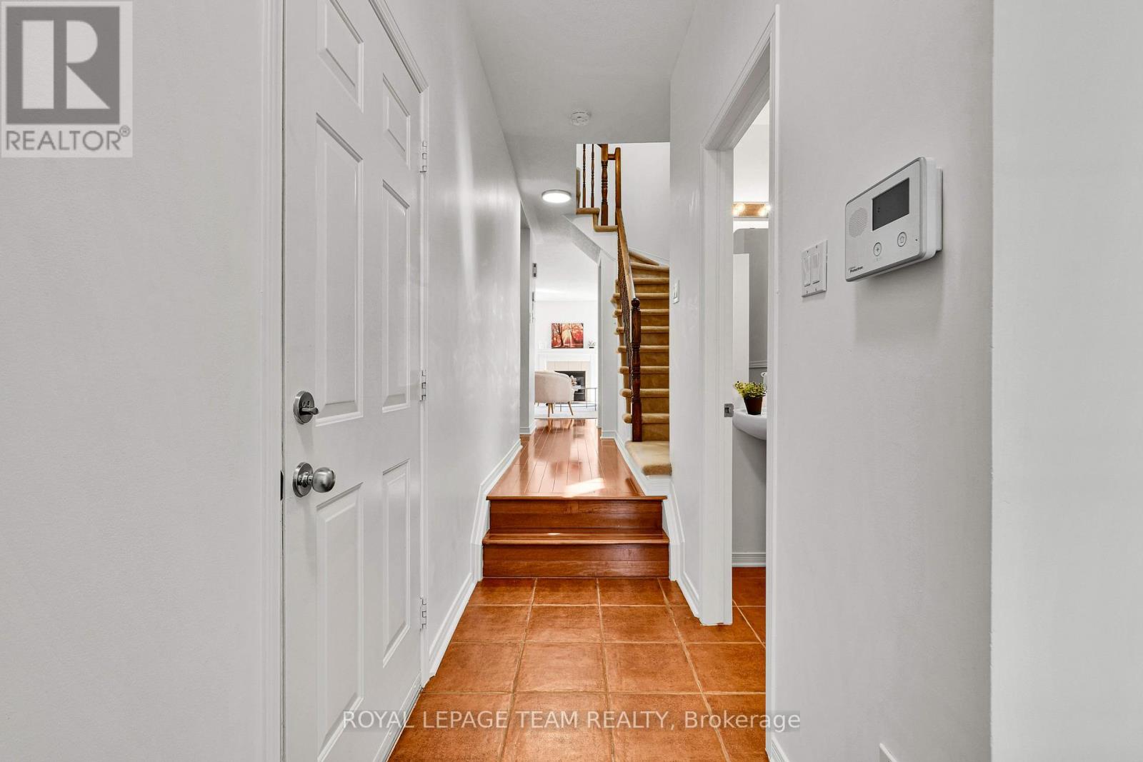 143 Tall Oak Private, Ottawa, Ontario  K1G 6T3 - Photo 3 - X13457442