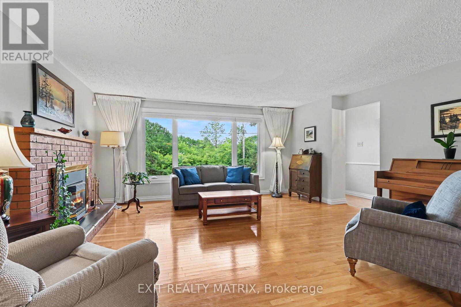 39 Tauvette Street, Ottawa, Ontario  K1B 3A1 - Photo 3 - X13457578