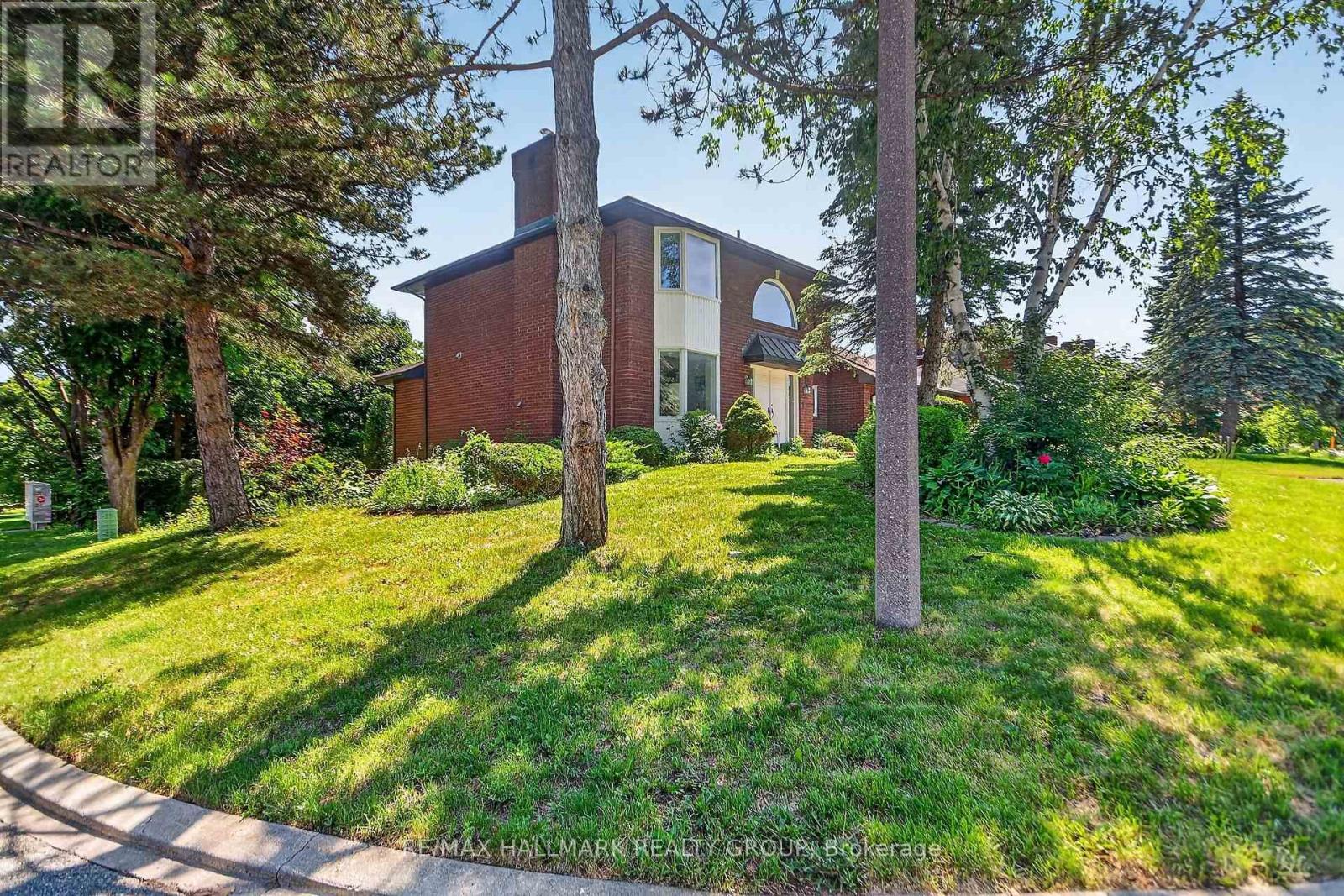9 Halldorson Crescent, Ottawa, Ontario  K2K 2C3 - Photo 2 - X13457892