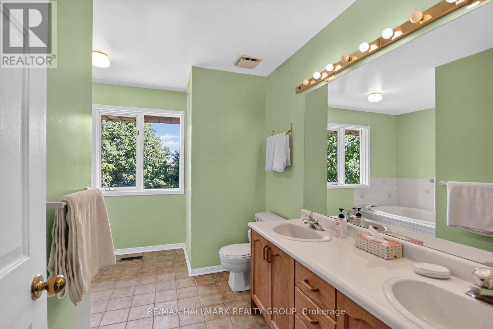 9 Halldorson Crescent, Ottawa, Ontario  K2K 2C3 - Photo 28 - X13457892