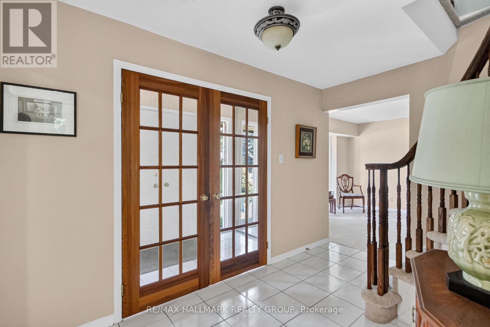 9 Halldorson Crescent, Ottawa, Ontario  K2K 2C3 - Photo 3 - X13457892