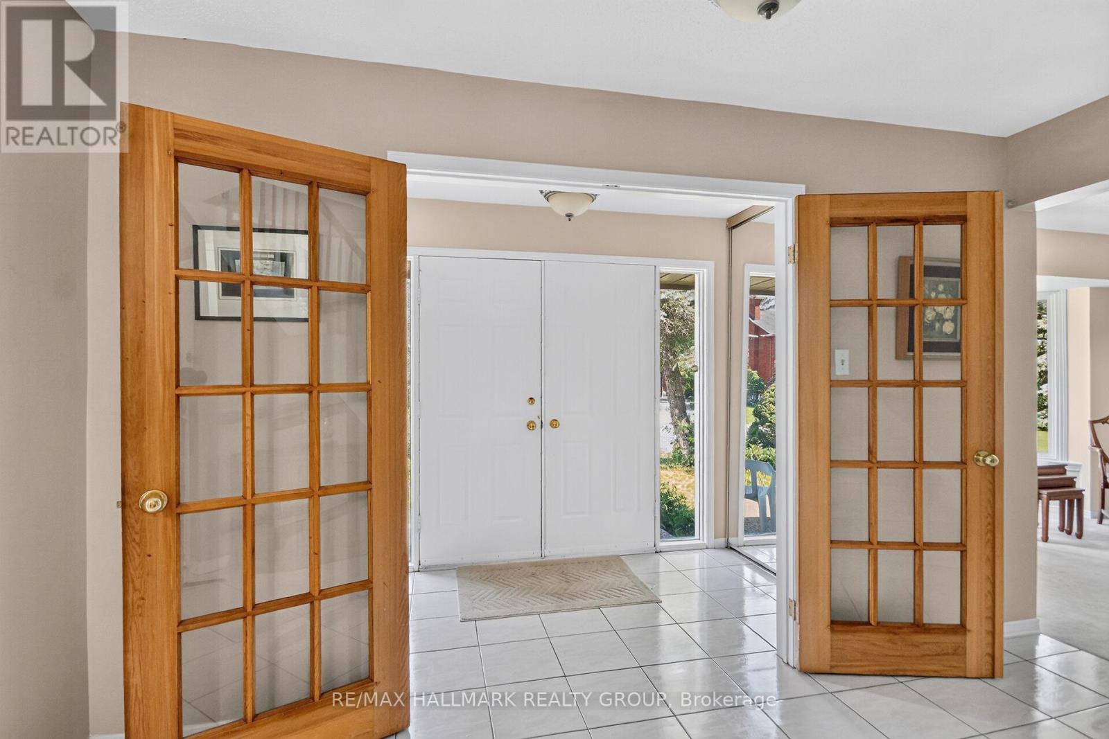9 Halldorson Crescent, Ottawa, Ontario  K2K 2C3 - Photo 4 - X13457892