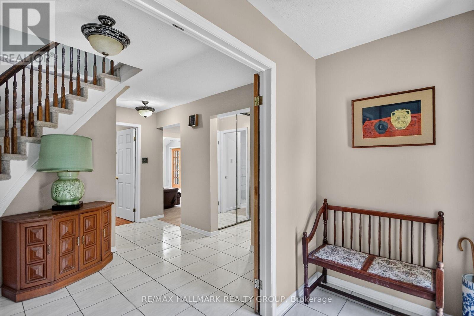 9 Halldorson Crescent, Ottawa, Ontario  K2K 2C3 - Photo 5 - X13457892