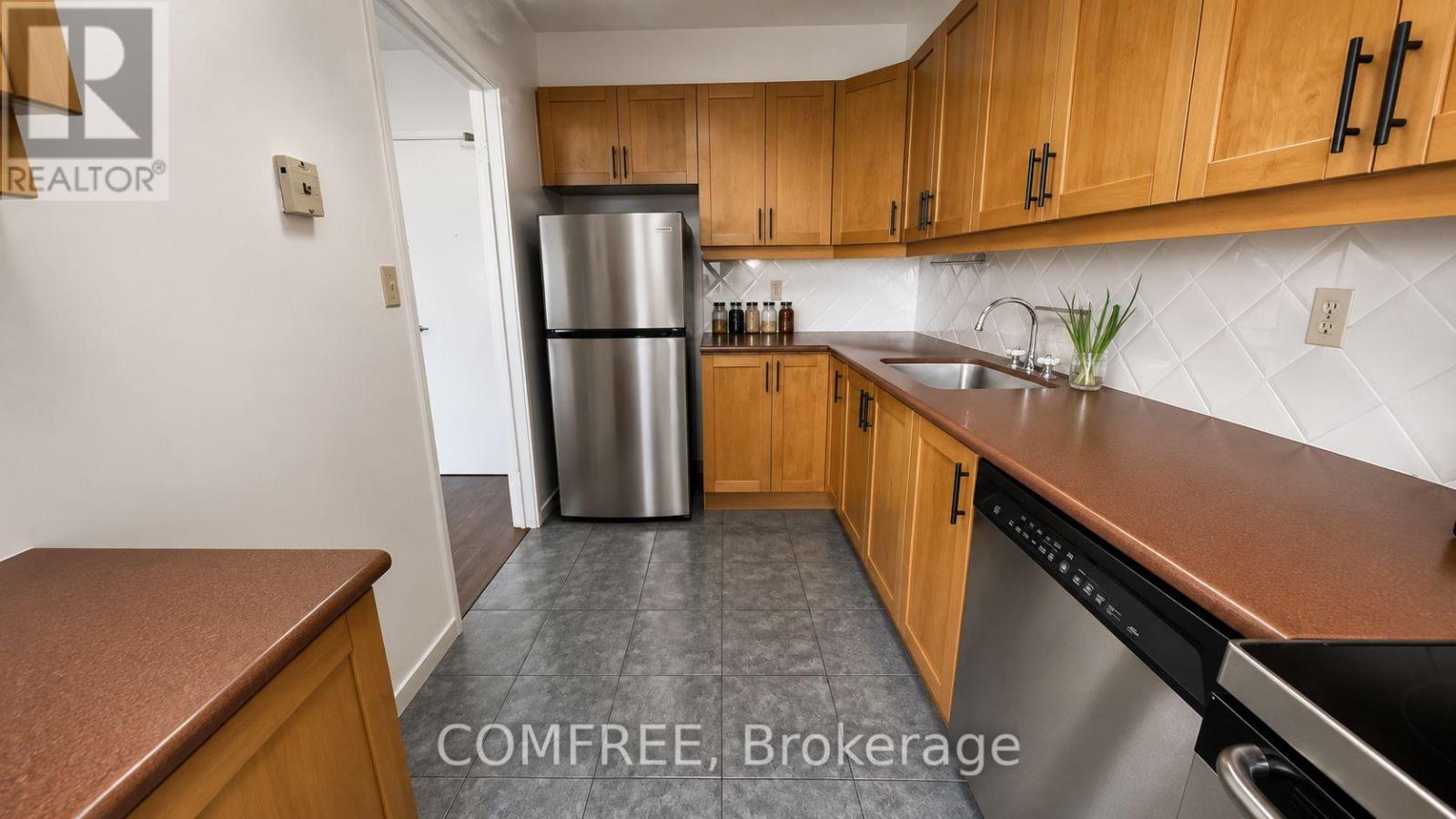 412 - 1 Massey Square, Toronto, Ontario  M4C 5L4 - Photo 5 - E13458954