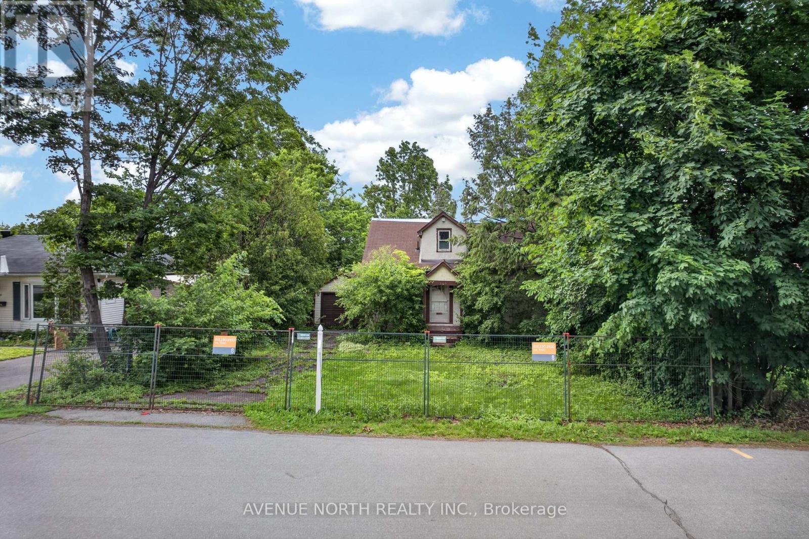 305 Mountbatten Avenue, Ottawa, Ontario  K1H 5W2 - Photo 1 - X13459356