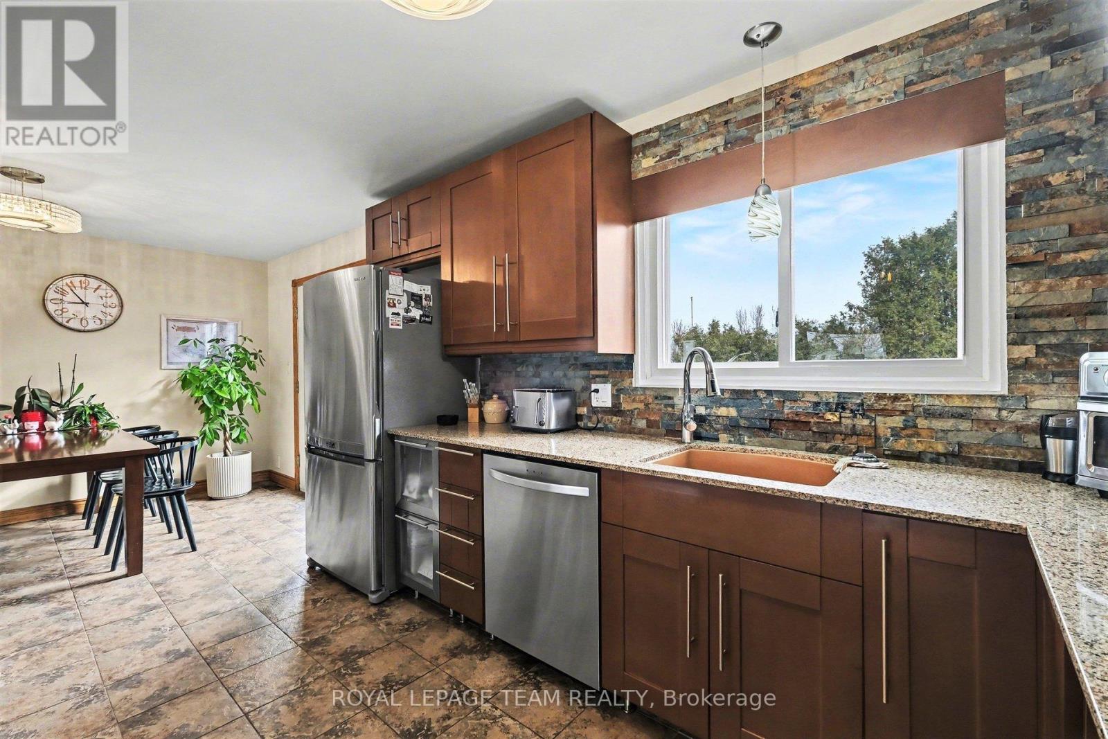 3041 Bridge Street, North Dundas, Ontario  K0E 1W0 - Photo 11 - X13459394