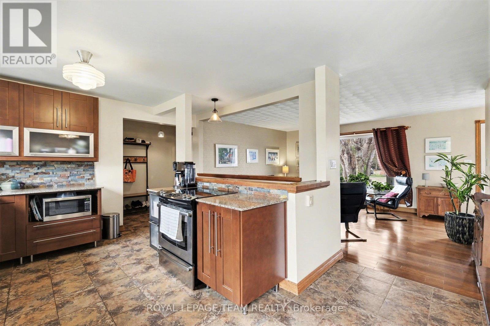 3041 Bridge Street, North Dundas, Ontario  K0E 1W0 - Photo 12 - X13459394
