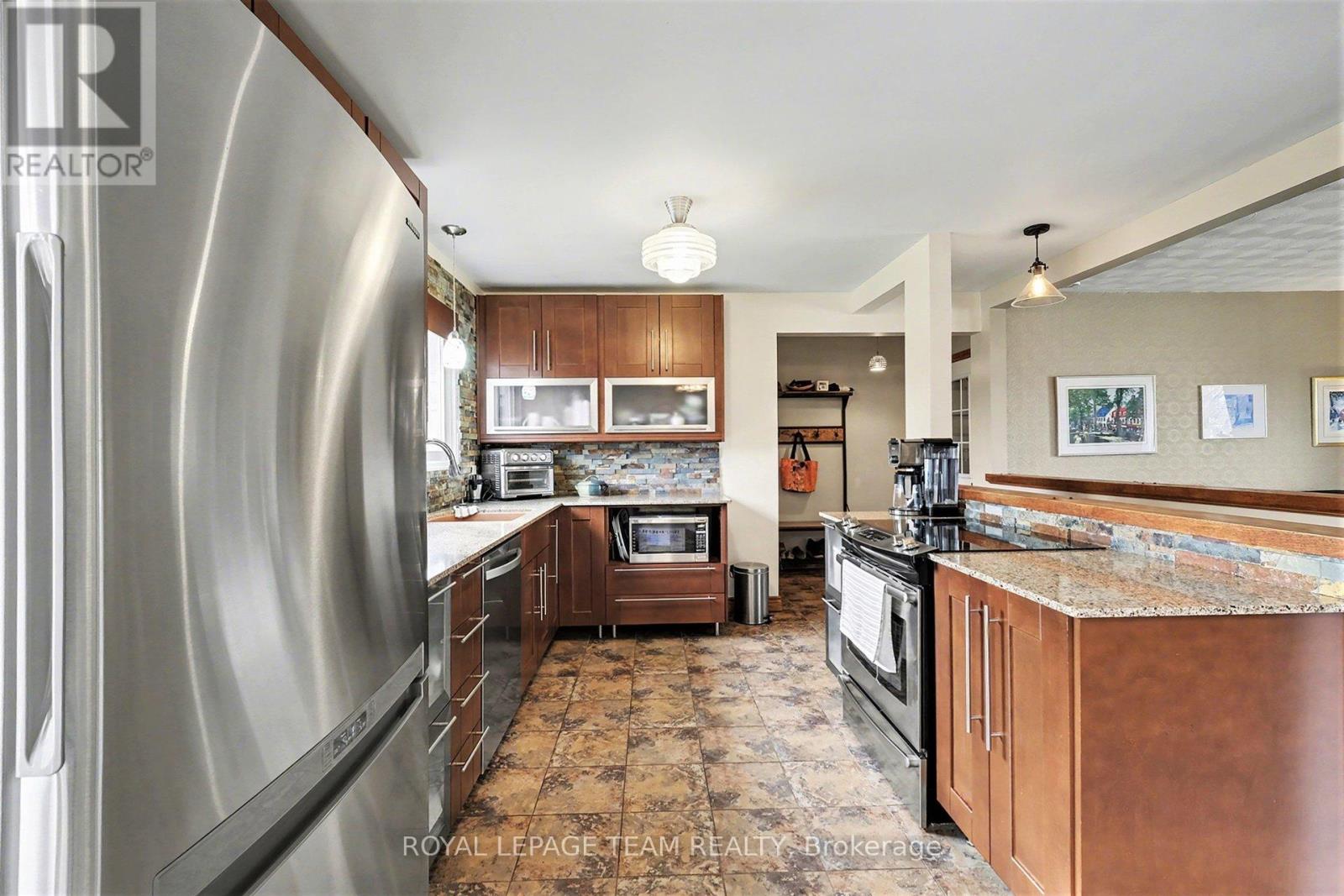 3041 Bridge Street, North Dundas, Ontario  K0E 1W0 - Photo 13 - X13459394