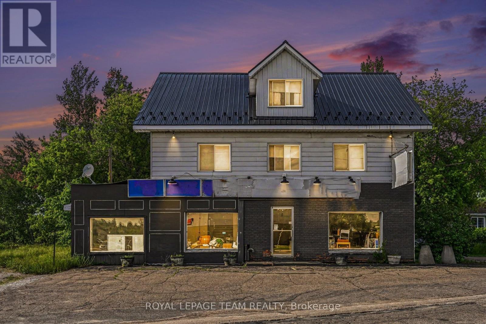 2 MOHNS AVENUE, Petawawa, Ontario