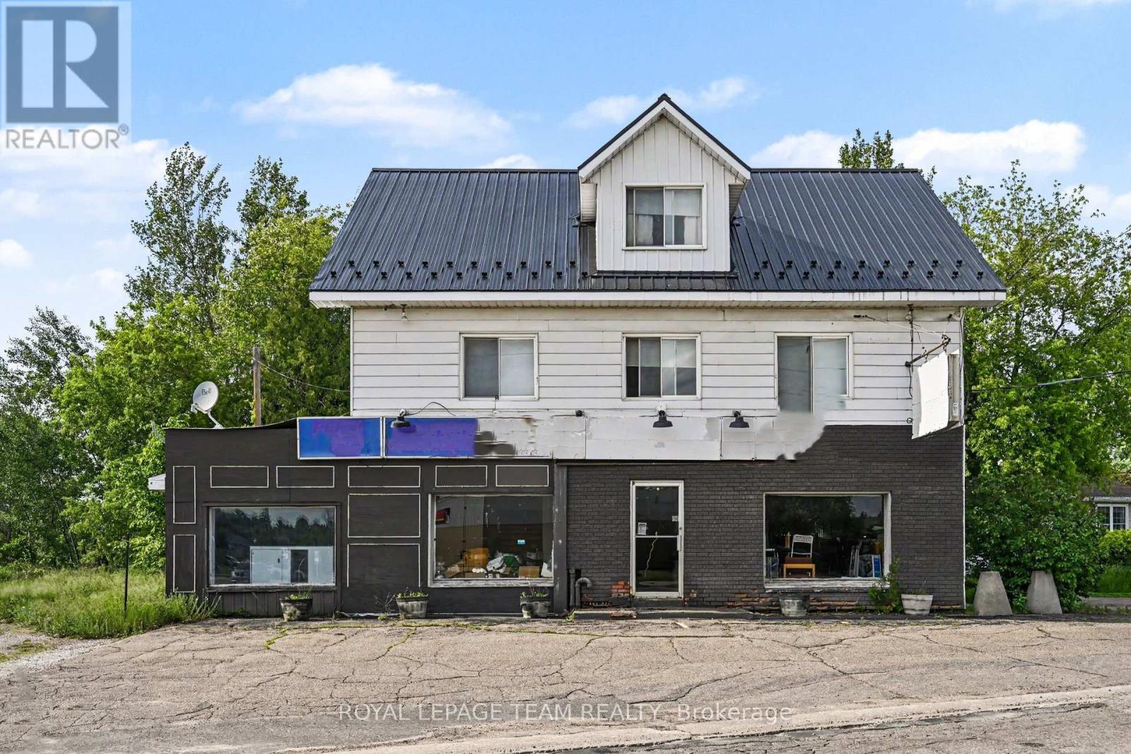 2 Mohns Avenue, Petawawa, Ontario  K8H 2G4 - Photo 3 - X13459600
