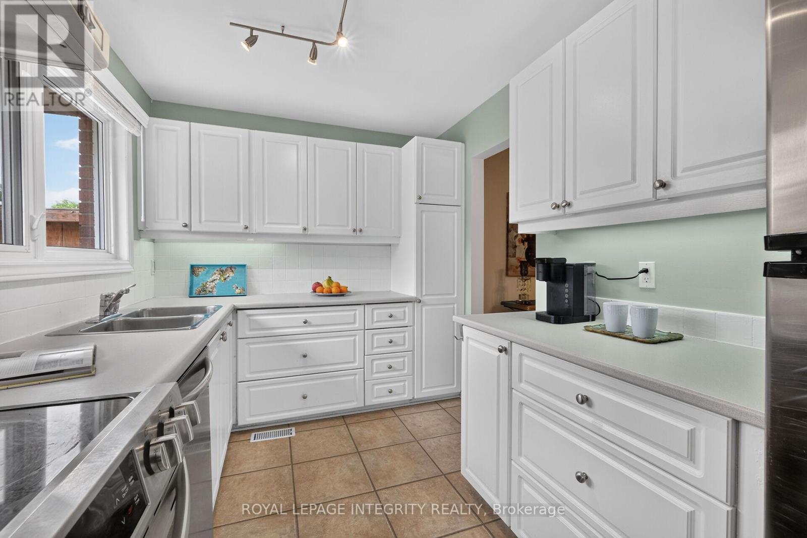 2111 Montreal Road, Ottawa, Ontario  K1J 8M8 - Photo 10 - X13459612