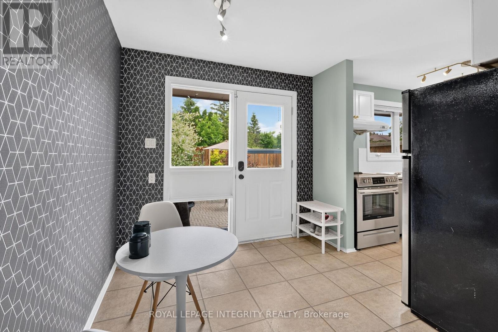 2111 Montreal Road, Ottawa, Ontario  K1J 8M8 - Photo 11 - X13459612