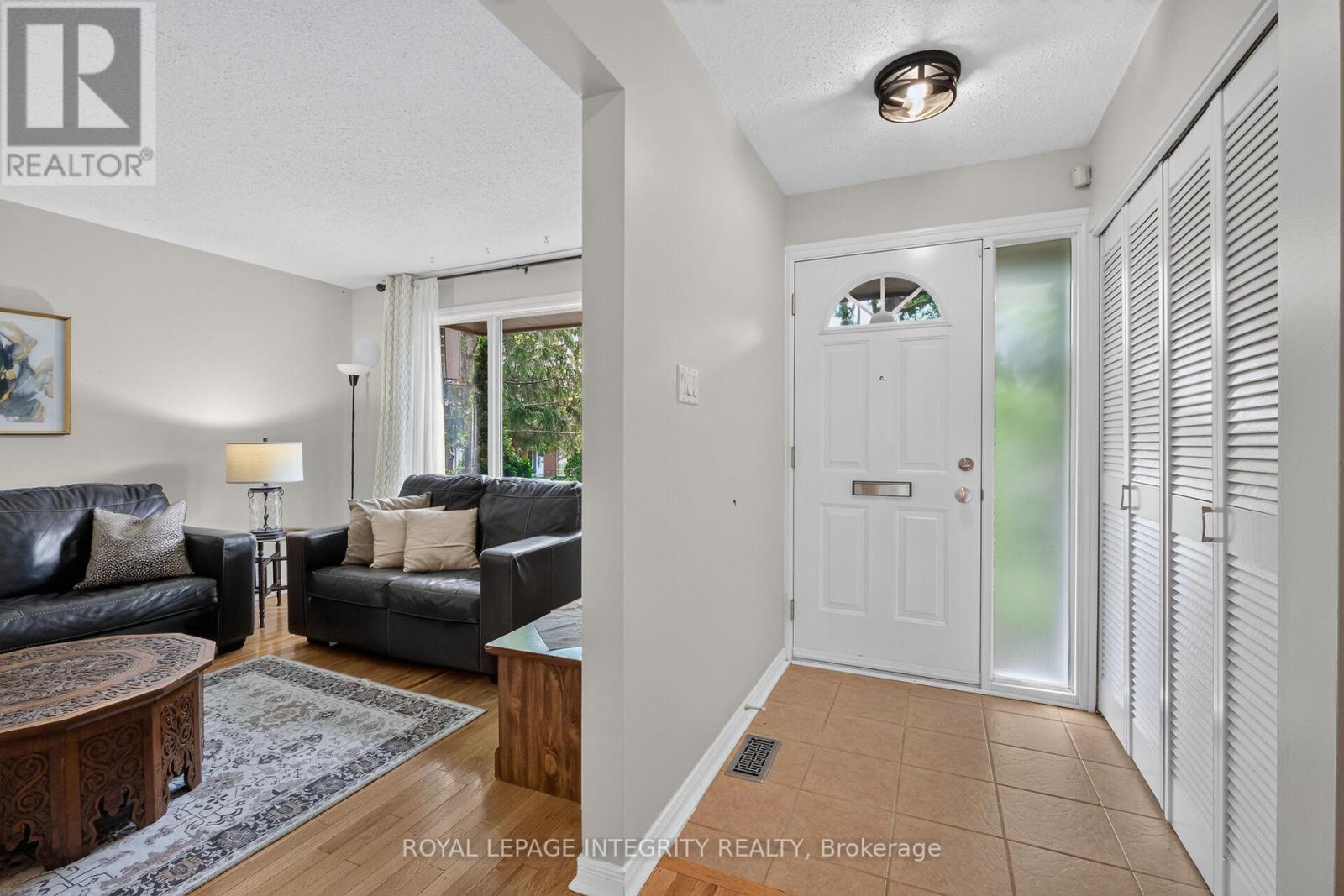 2111 Montreal Road, Ottawa, Ontario  K1J 8M8 - Photo 4 - X13459612