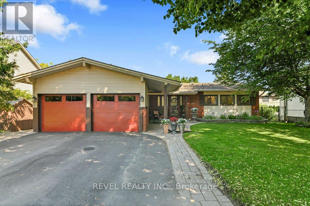 2555 Regina Street, Ottawa, Ontario  K2B 6X4 - Photo 3 - X13459744