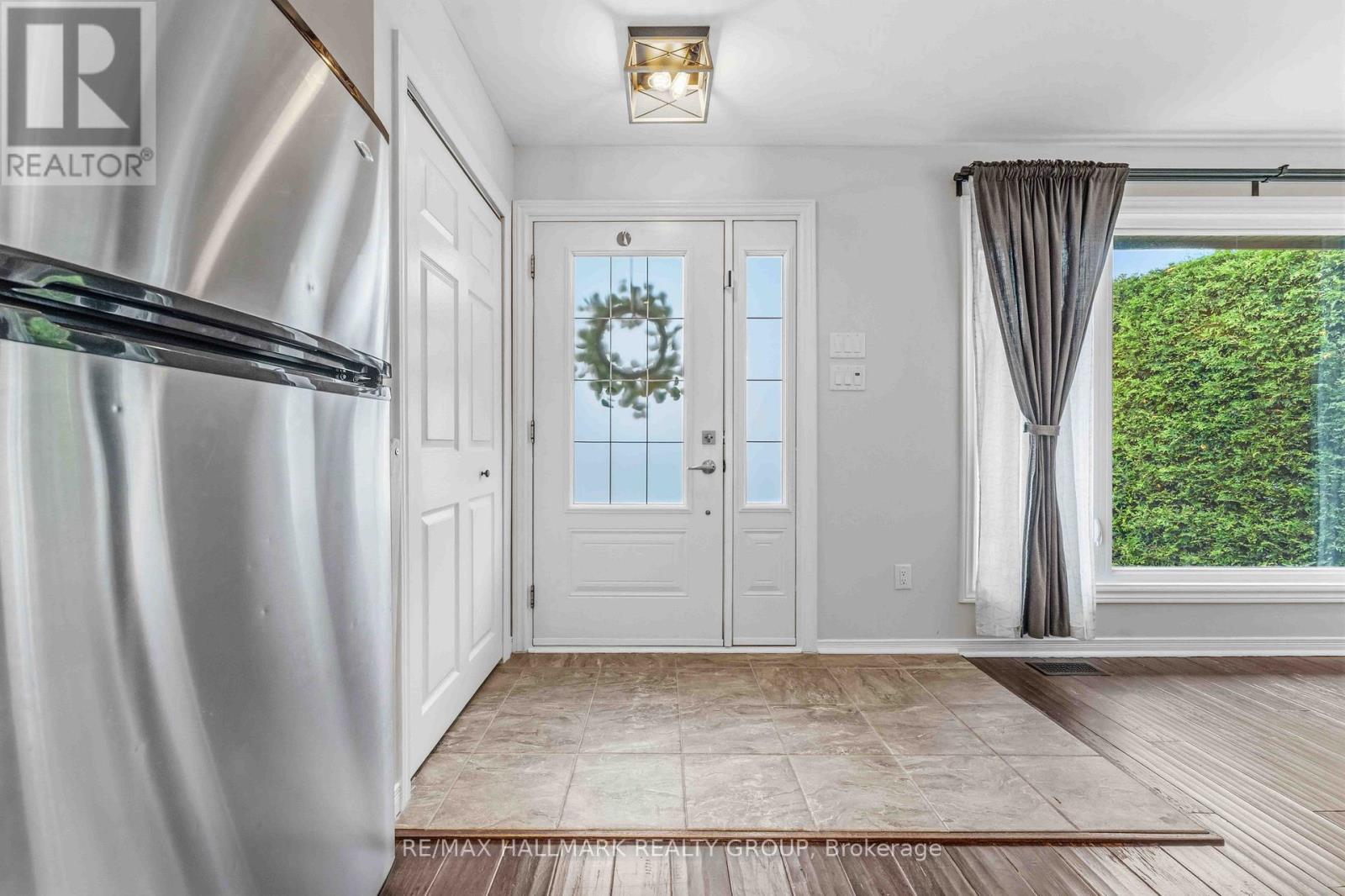 352 Mockingbird Drive, Ottawa, Ontario  K1E 2A7 - Photo 2 - X13459884