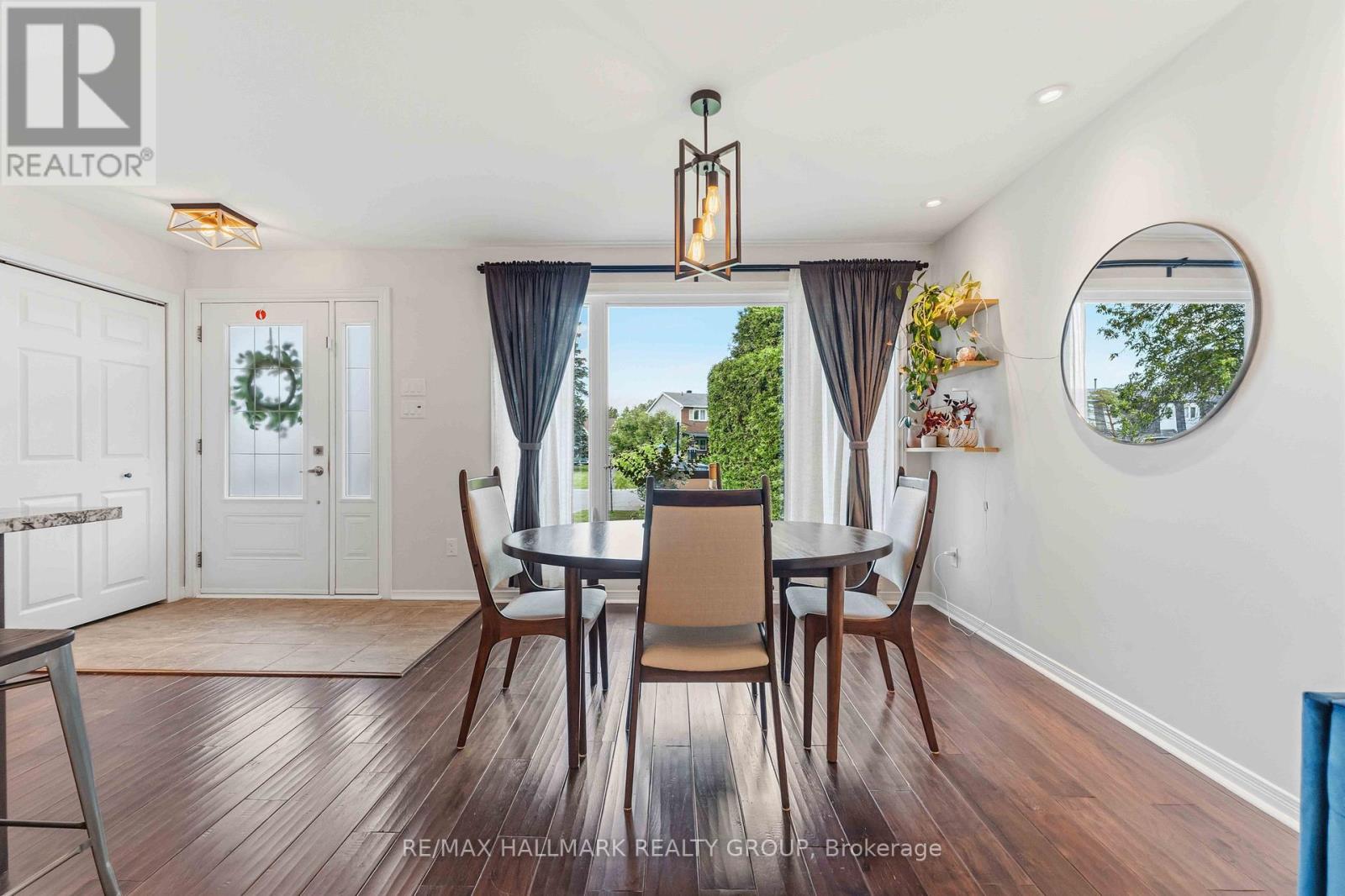 352 Mockingbird Drive, Ottawa, Ontario  K1E 2A7 - Photo 5 - X13459884