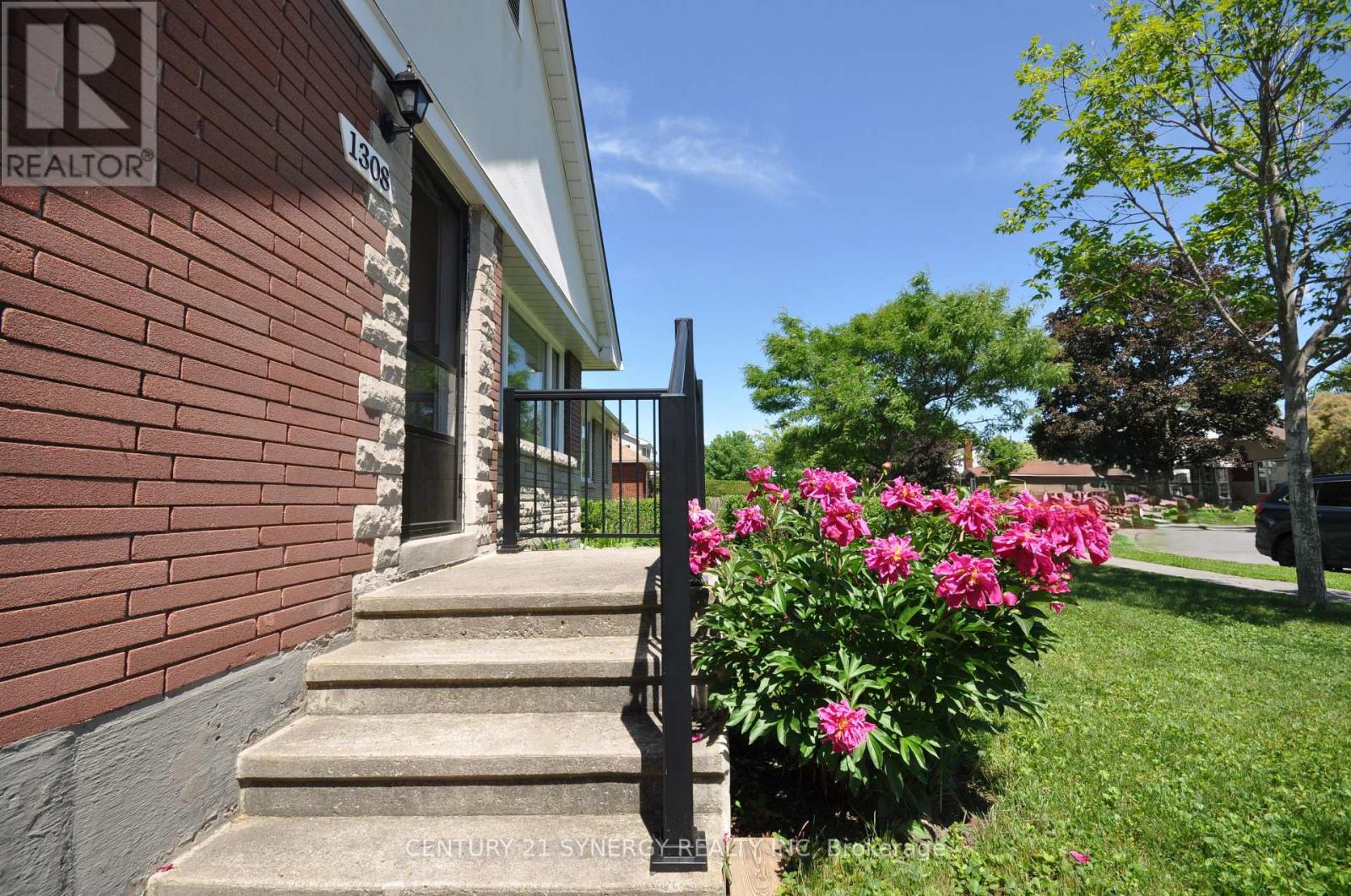 1308 Erindale Drive, Ottawa, Ontario  K2C 2G4 - Photo 2 - X13459982