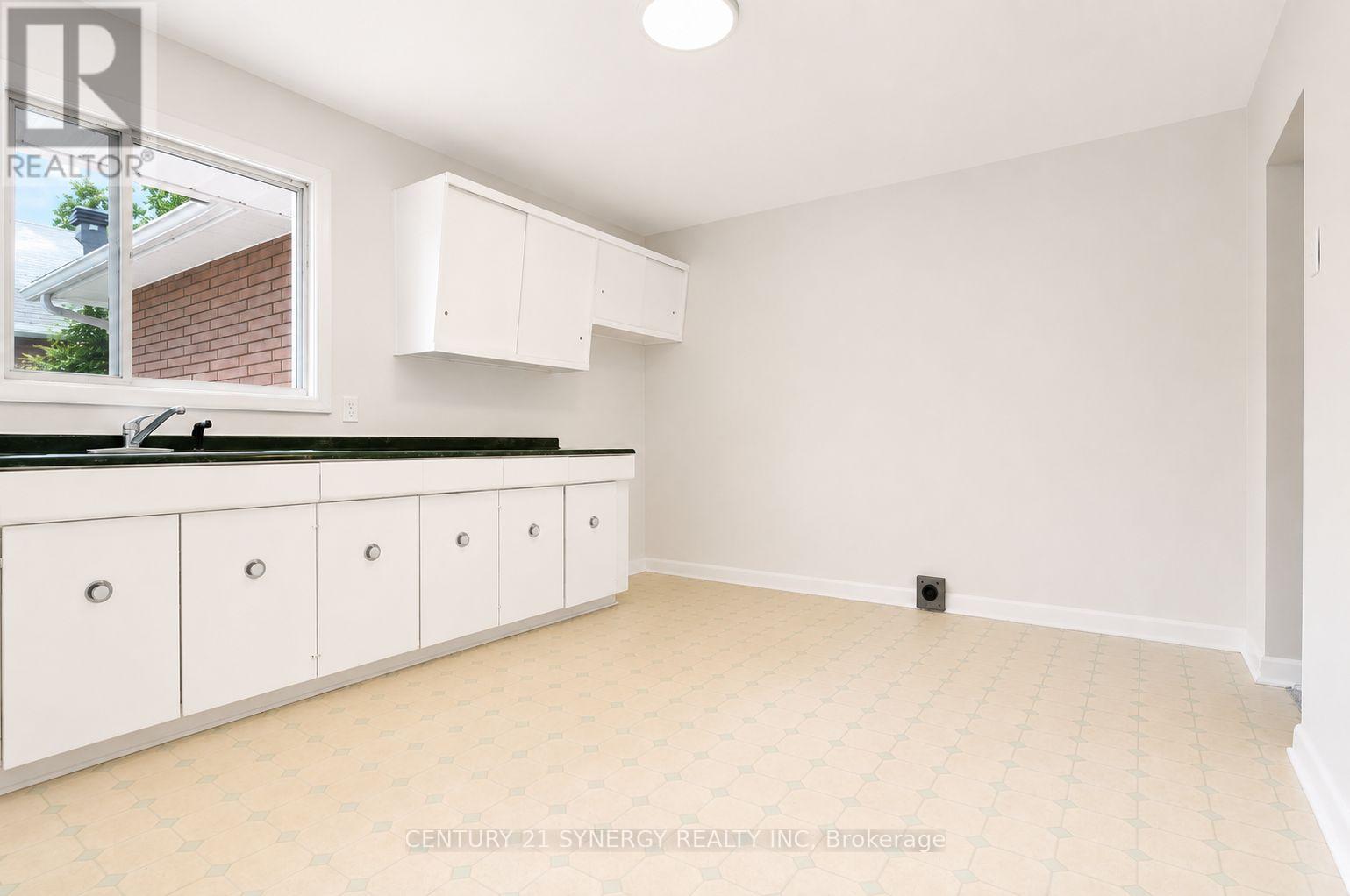 1308 Erindale Drive, Ottawa, Ontario  K2C 2G4 - Photo 5 - X13459982