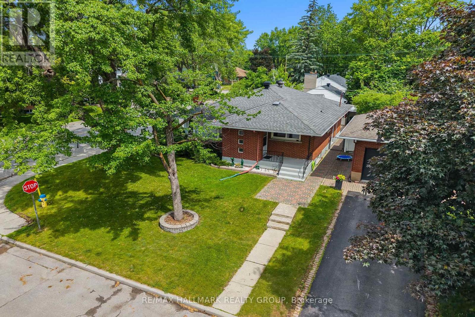 2075 Neepawa Avenue, Ottawa, Ontario  K2A 3L7 - Photo 2 - X13460068