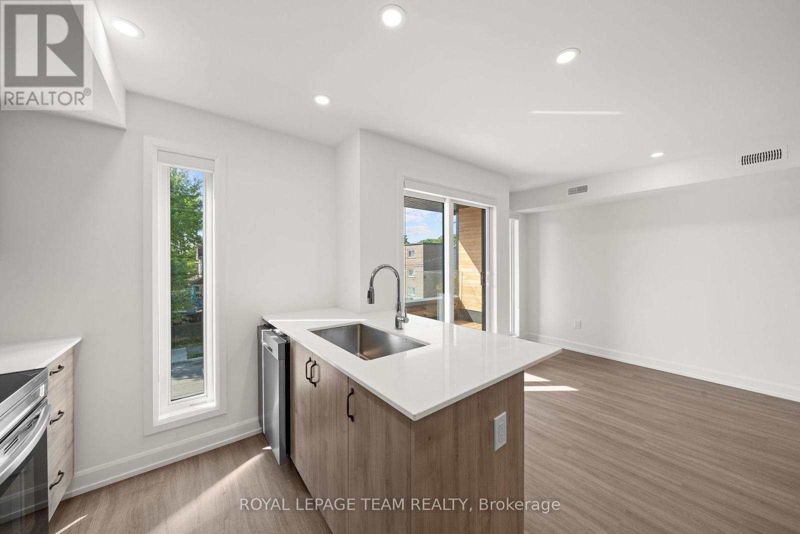 Upper - 998 Hollington Street, Ottawa, Ontario  K1Z 7Z9 - Photo 12 - X13460280