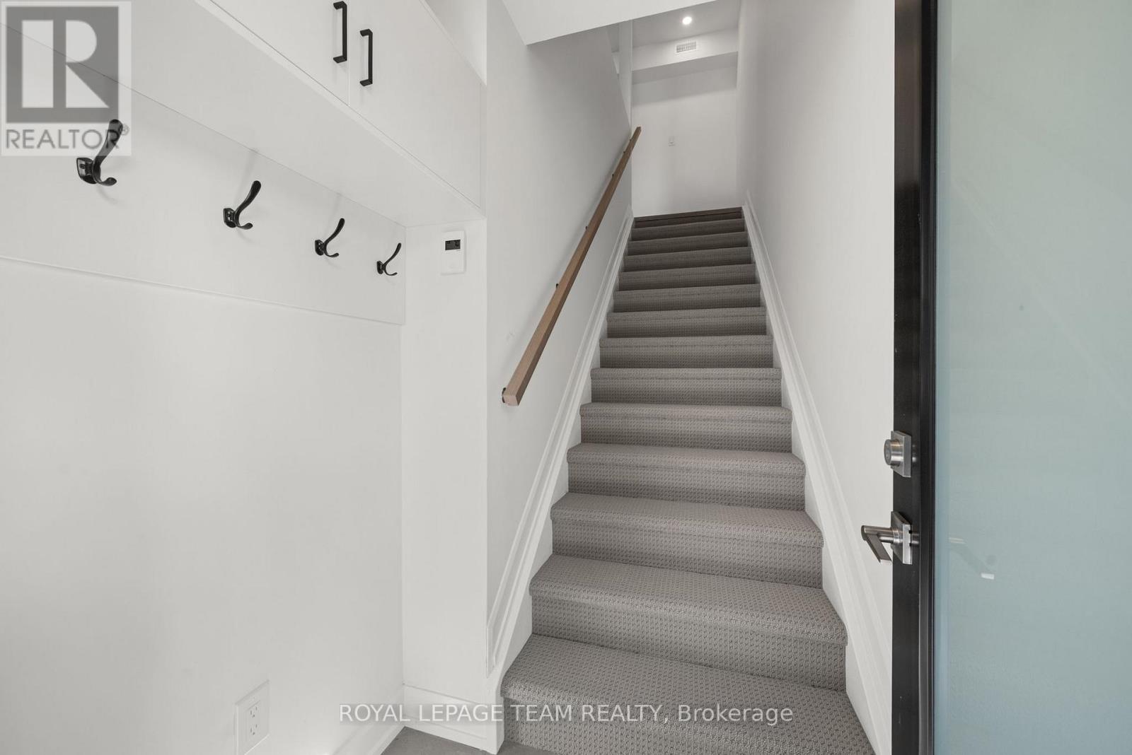 Upper - 998 Hollington Street, Ottawa, Ontario  K1Z 7Z9 - Photo 4 - X13460280