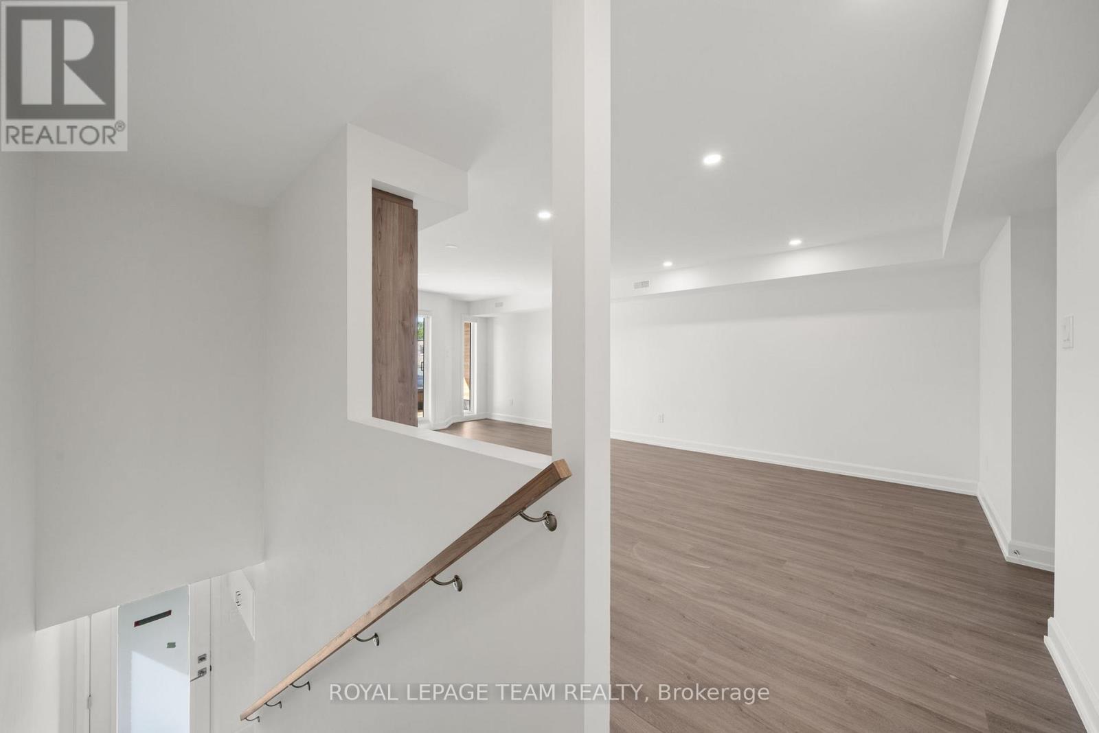 Upper - 998 Hollington Street, Ottawa, Ontario  K1Z 7Z9 - Photo 5 - X13460280
