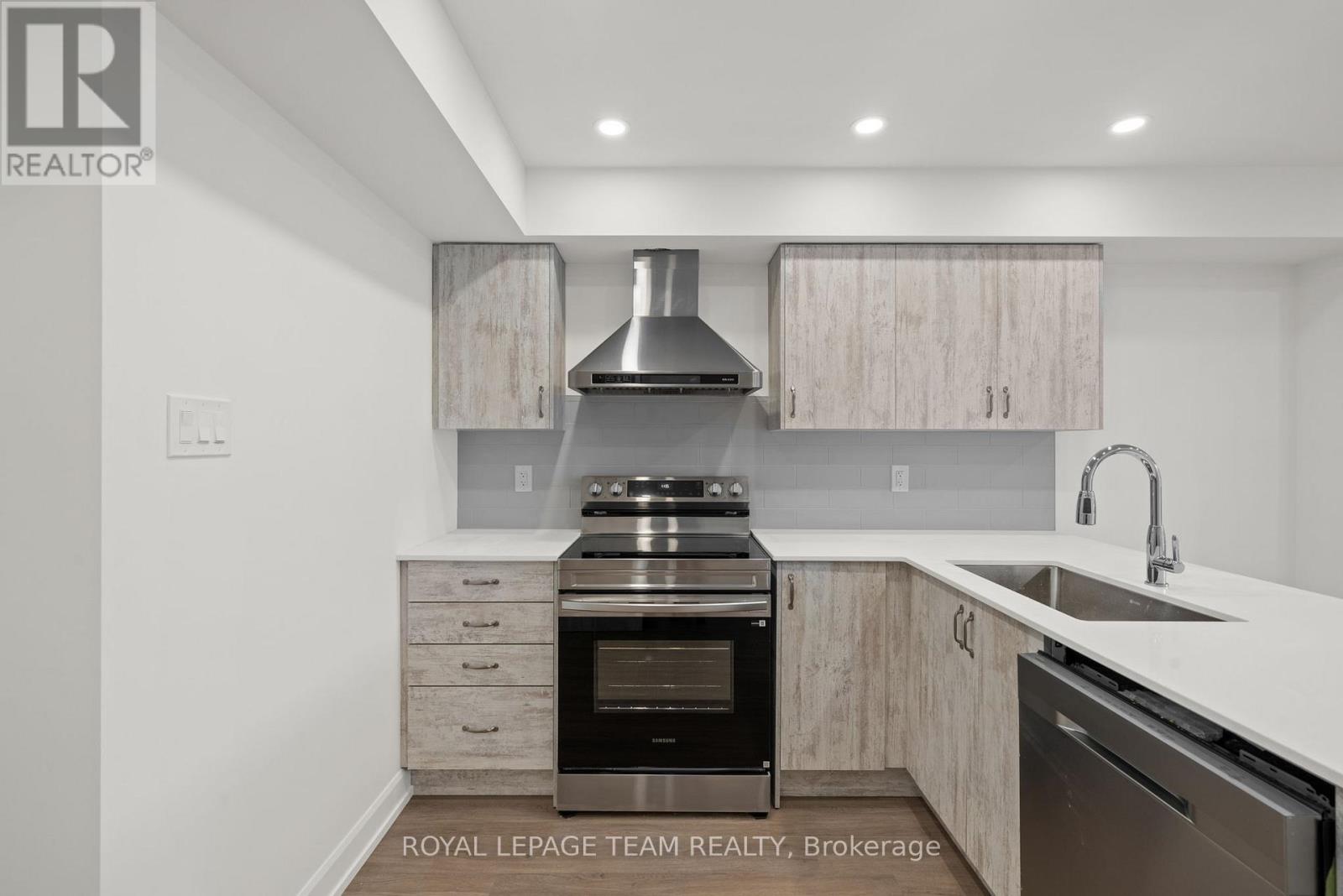 Main - 998 Hollington Street, Ottawa, Ontario  K1Z 6K6 - Photo 8 - X13460316
