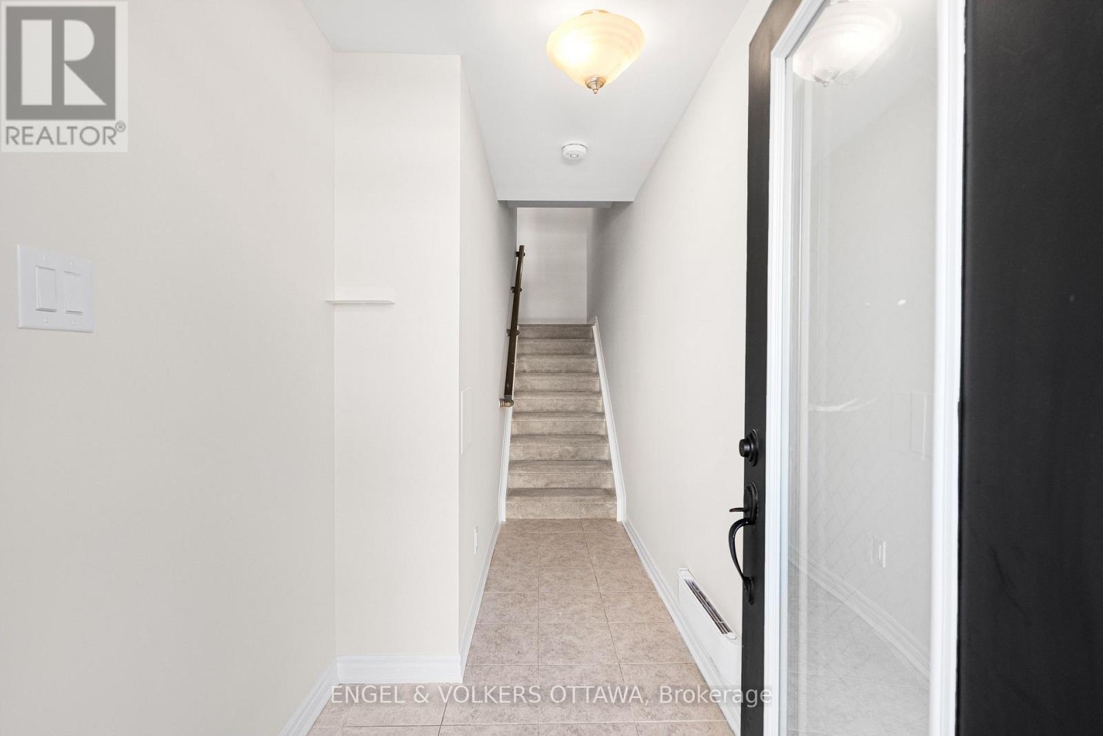 571 Ozawa Private, Ottawa, Ontario  K1K 4Z9 - Photo 3 - X13460320