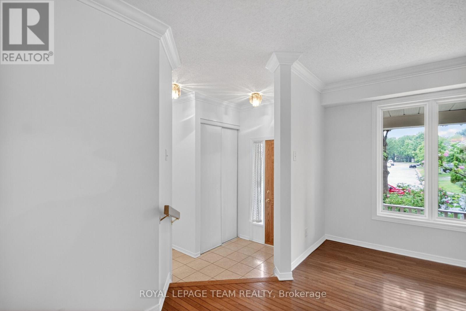 Windhurst Drive - 19 Windhurst Drive, Ottawa, Ontario  K2G 6G5 - Photo 2 - X13460562