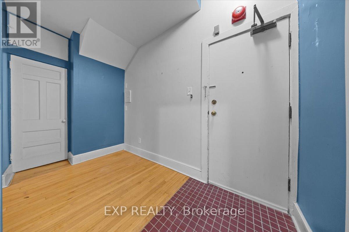 1 - 484 Gilmour Street, Ottawa, Ontario  K1R 5L4 - Photo 3 - X13460674
