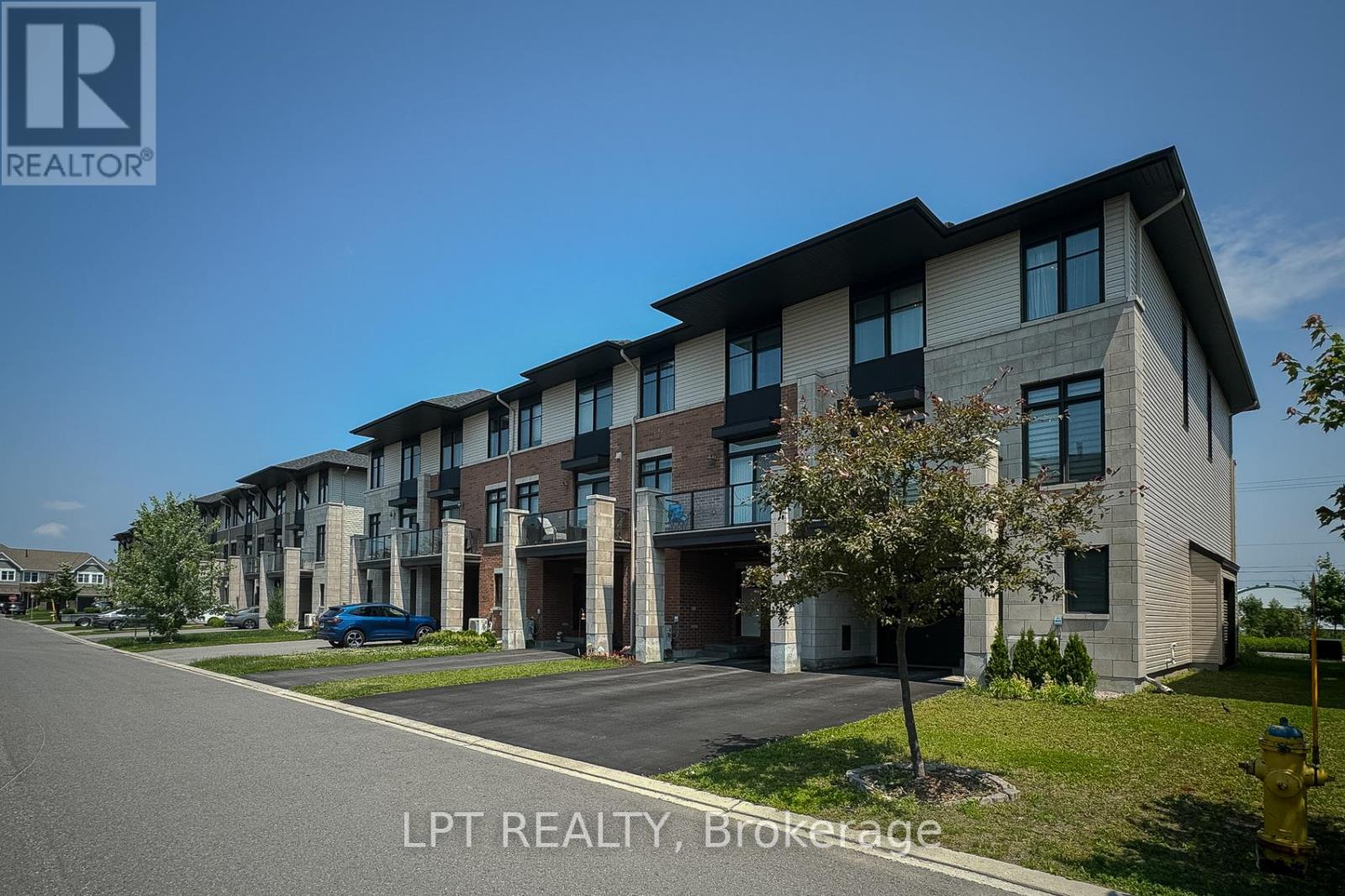 552 Labrador Crescent, Ottawa, Ontario  K1T 0R5 - Photo 3 - X13460800