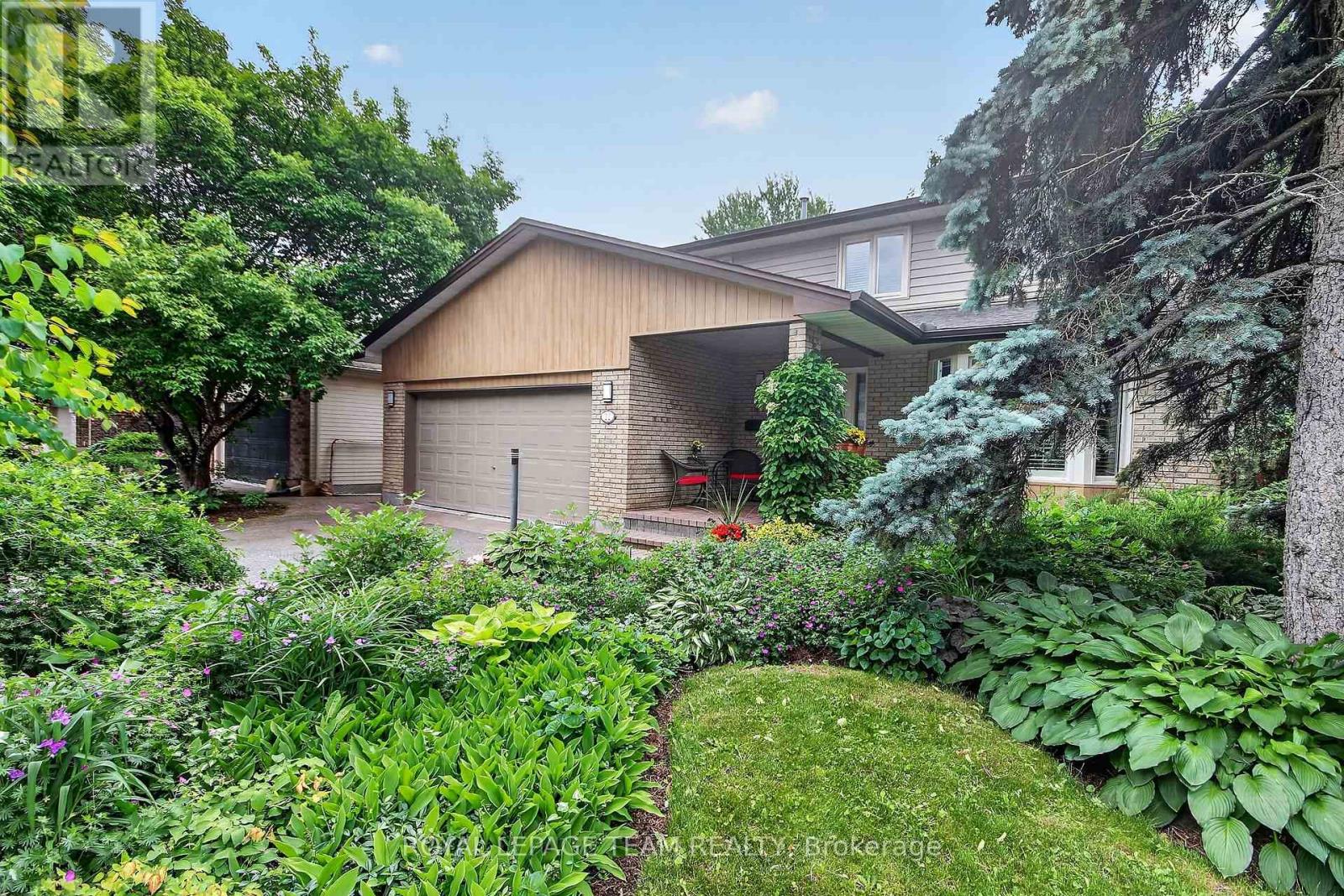 22 Lynhurst Avenue, Ottawa, Ontario  K1V 9W7 - Photo 1 - X13461110