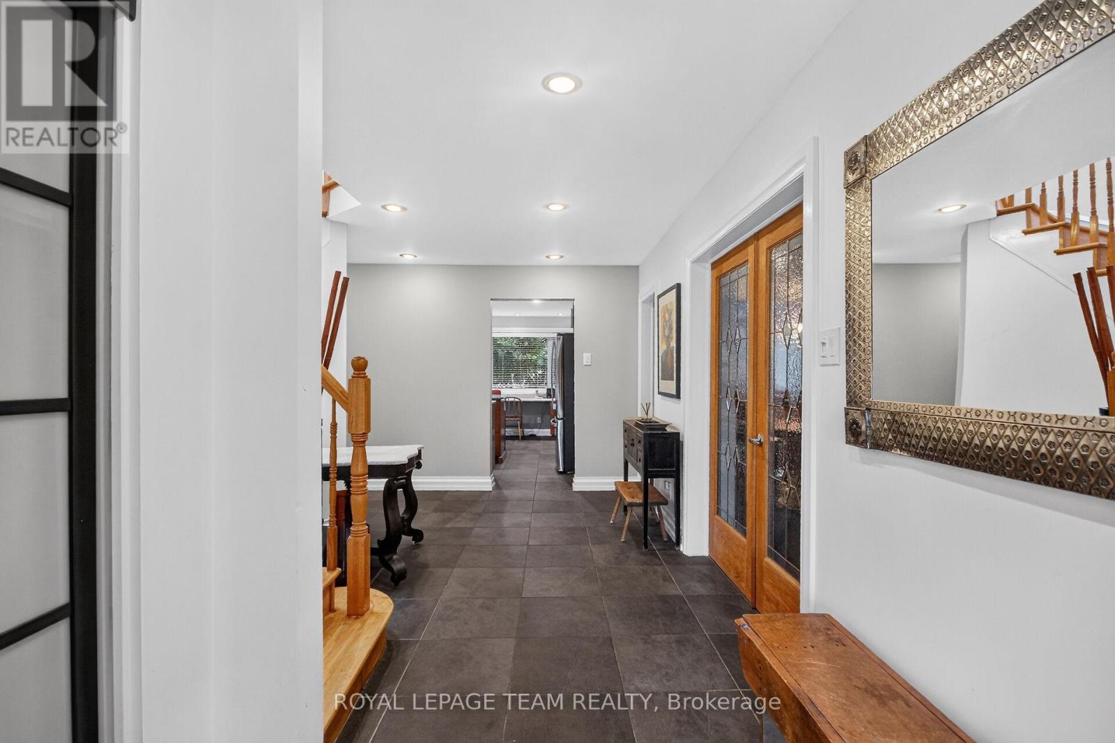22 Lynhurst Avenue, Ottawa, Ontario  K1V 9W7 - Photo 8 - X13461110