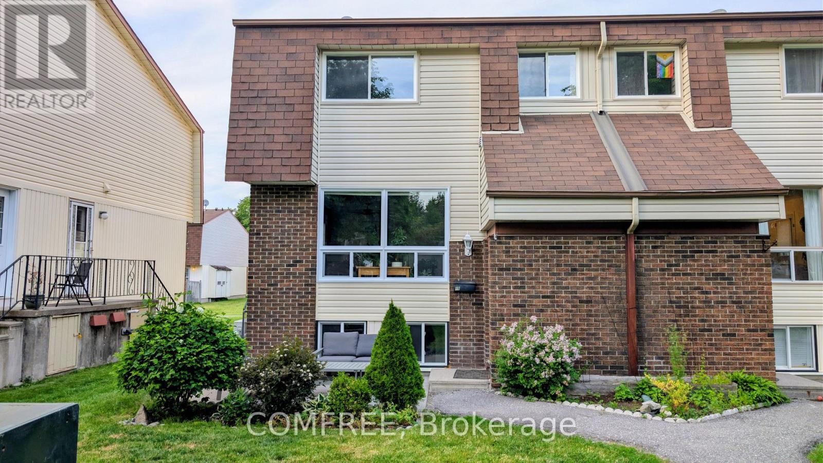 8B FORESTER CRESCENT, Ottawa, Ontario