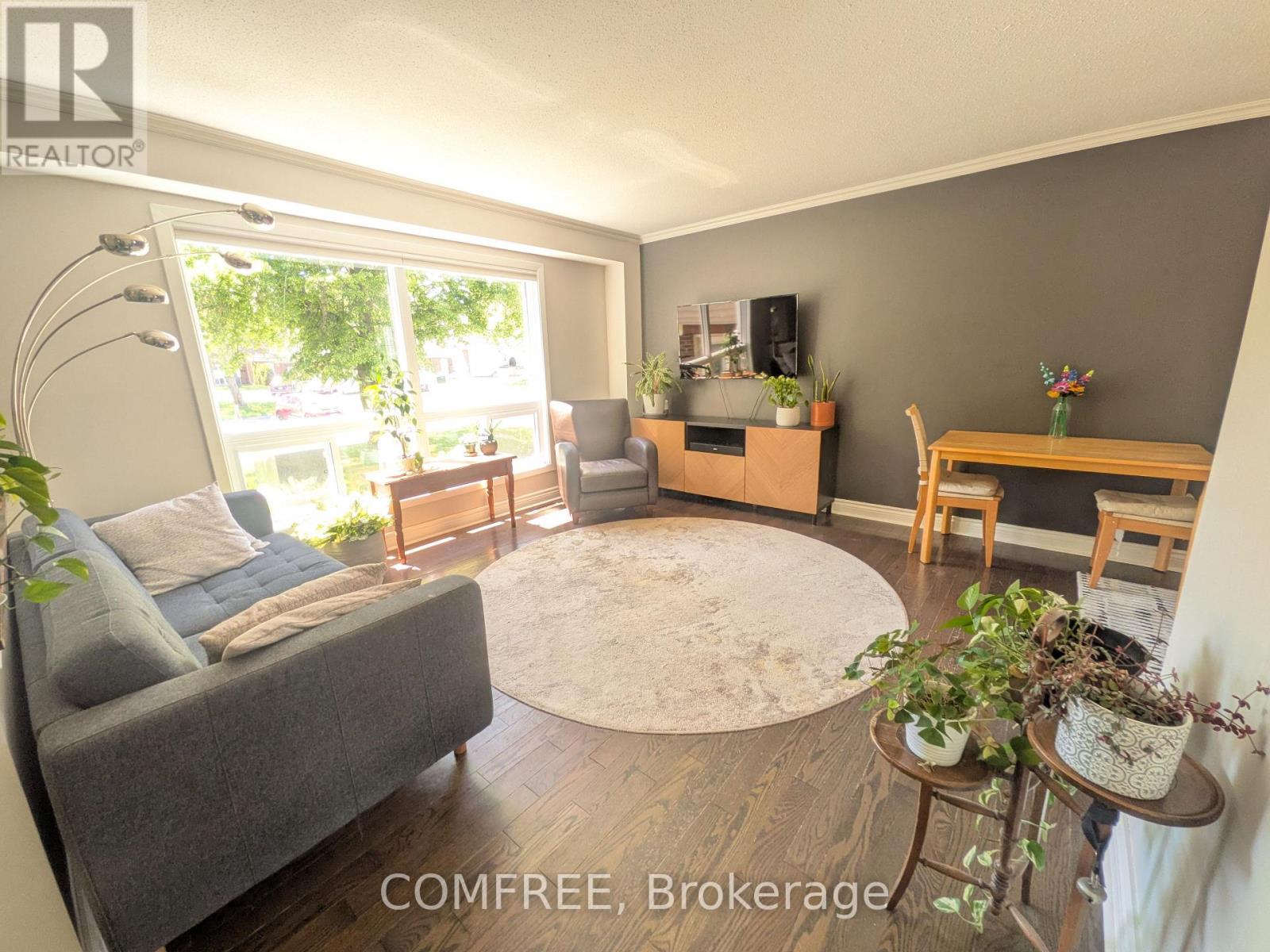 8b Forester Crescent, Ottawa, Ontario  K2H 8X9 - Photo 2 - X13461224