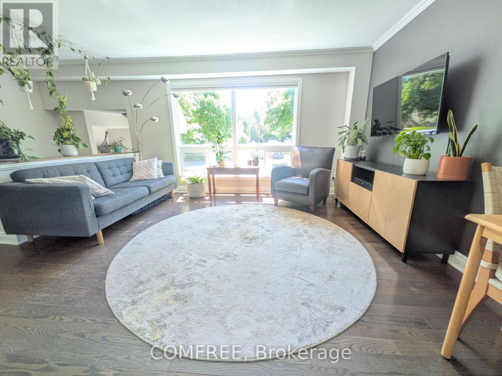 8b Forester Crescent, Ottawa, Ontario  K2H 8X9 - Photo 3 - X13461224