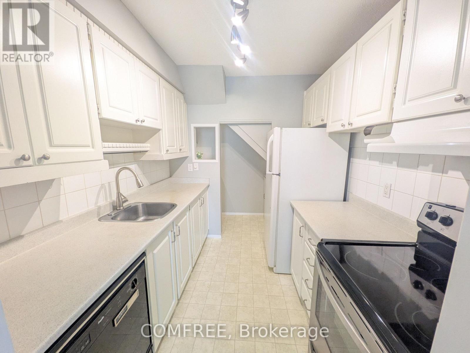 8b Forester Crescent, Ottawa, Ontario  K2H 8X9 - Photo 6 - X13461224
