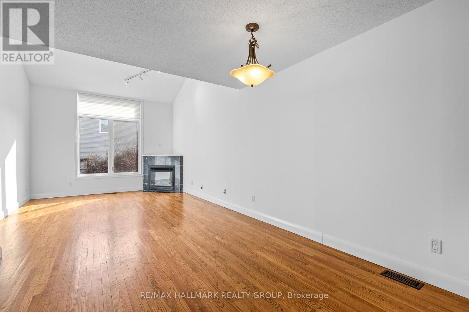 988 Lucille Way, Ottawa, Ontario  K4A 4J2 - Photo 8 - X13461528
