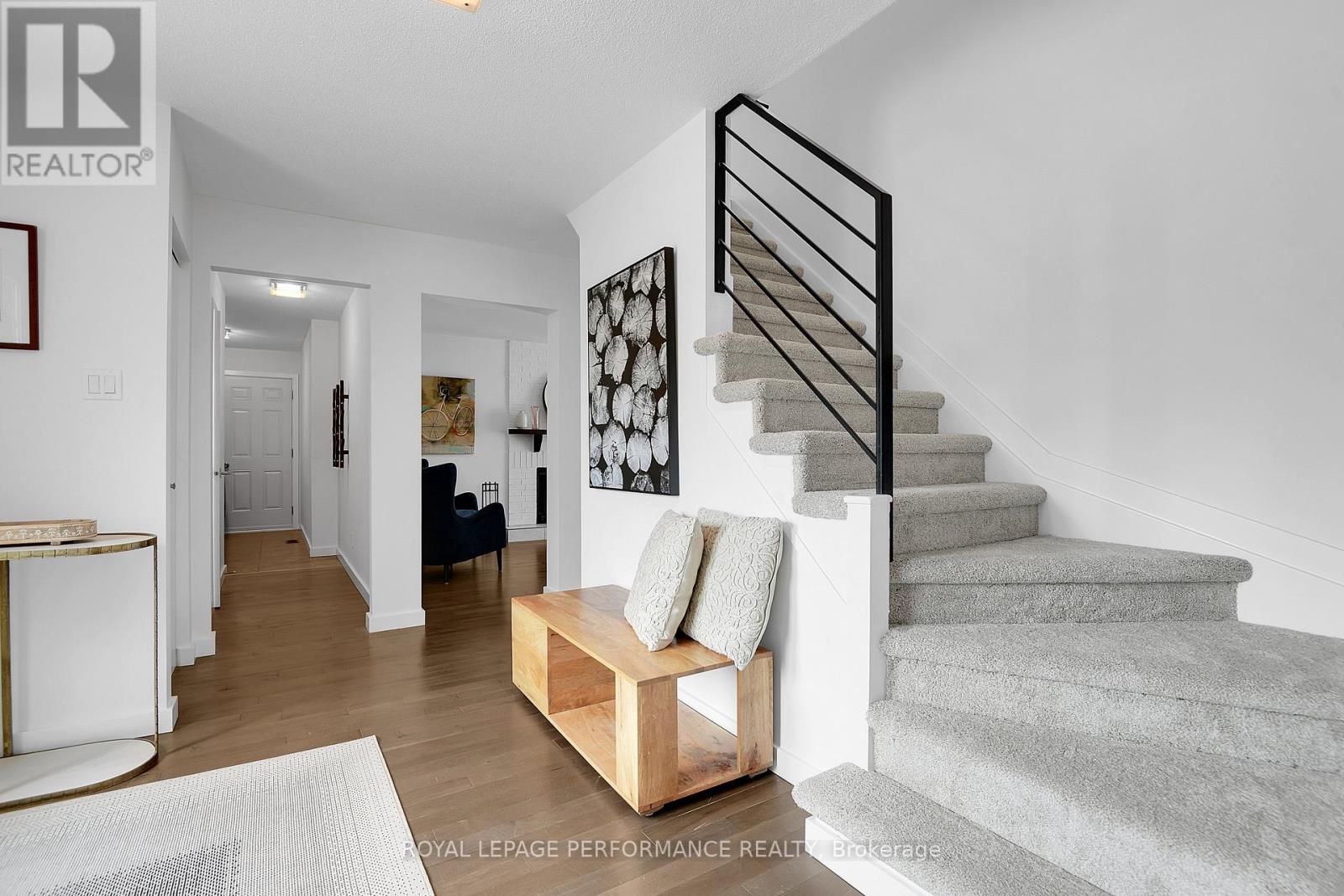 69 Hawk Crescent, Ottawa, Ontario  K1V 9G8 - Photo 5 - X13461734