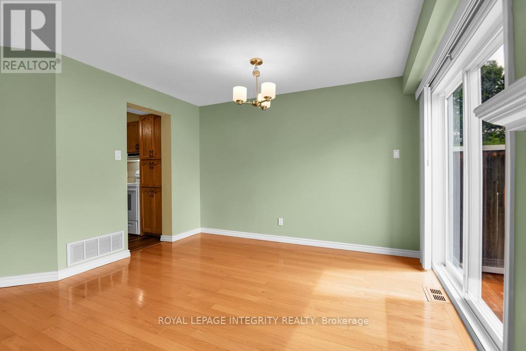 6176 Oak Meadows Drive Drive, Ottawa, Ontario  K1C 7G8 - Photo 10 - X13461836