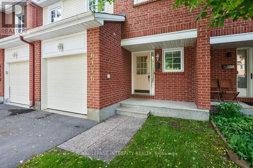 6176 Oak Meadows Drive Drive, Ottawa, Ontario  K1C 7G8 - Photo 2 - X13461836