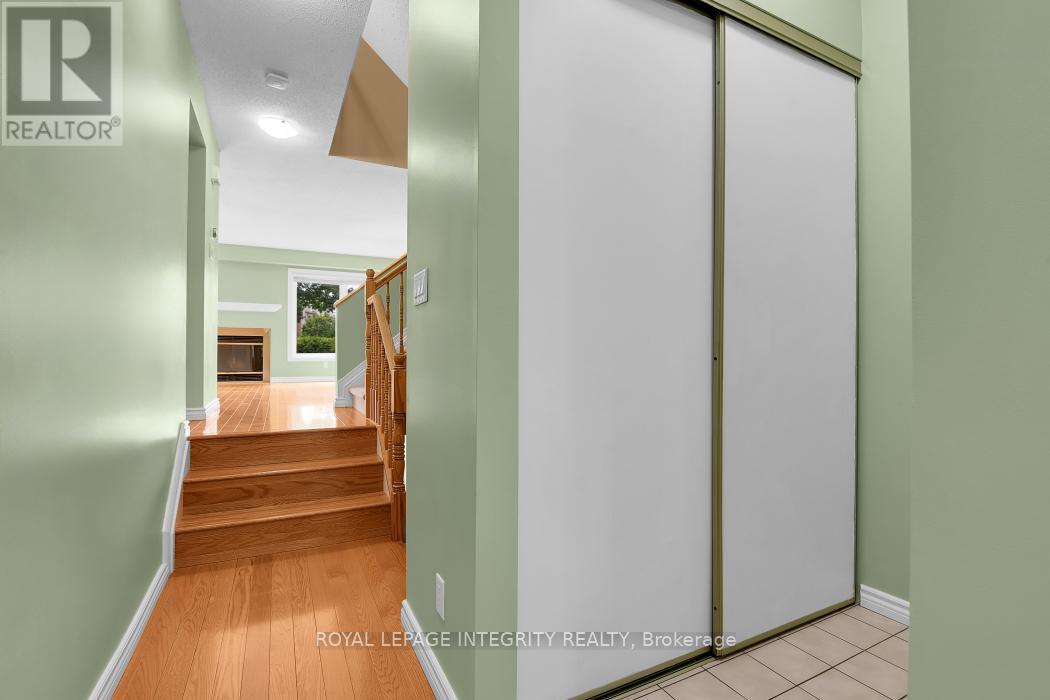 6176 Oak Meadows Drive Drive, Ottawa, Ontario  K1C 7G8 - Photo 3 - X13461836