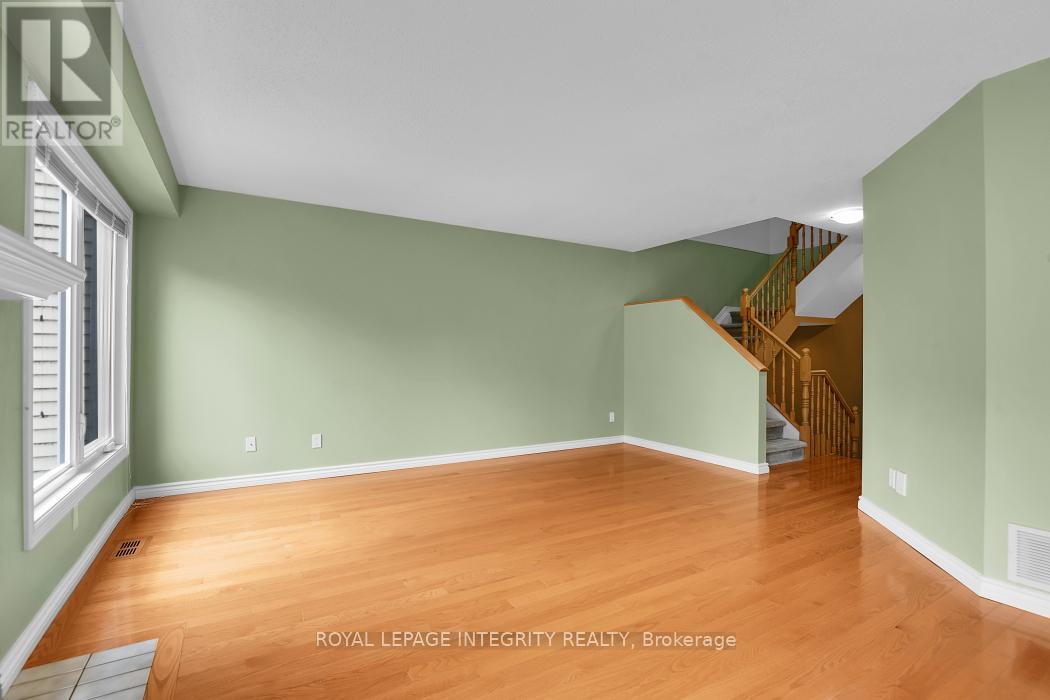 6176 Oak Meadows Drive Drive, Ottawa, Ontario  K1C 7G8 - Photo 7 - X13461836