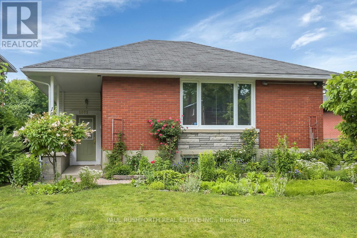 1075 Secord Avenue, Ottawa, Ontario  K1H 8C7 - Photo 1 - X13462068