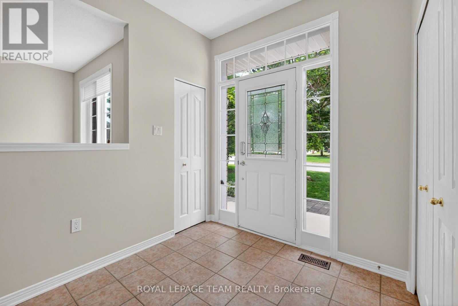 875 Giant Cedars Crescent, Ottawa, Ontario  K1V 1P1 - Photo 5 - X13462094