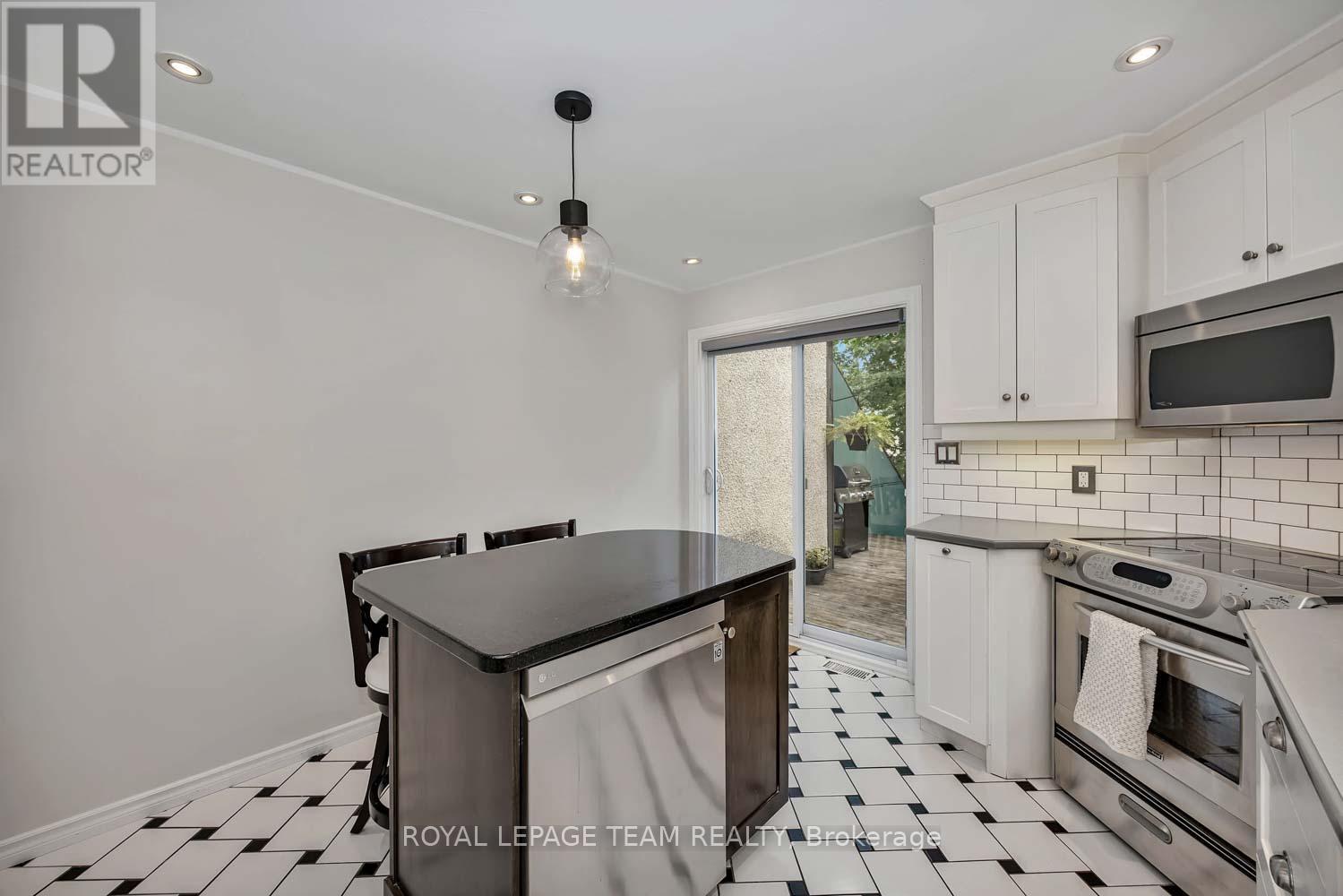 215 Booth Street, Ottawa, Ontario  K1R 7V4 - Photo 17 - X13462400