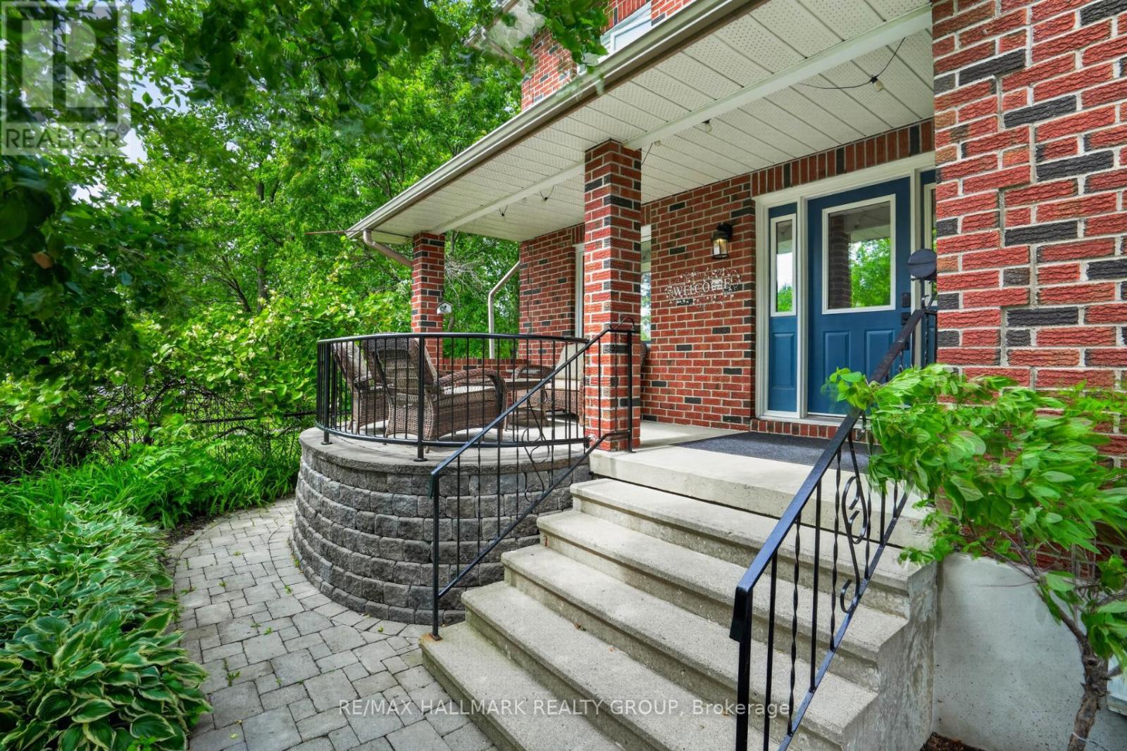 3809 Alderwood Street, Ottawa, Ontario  K1T 3R3 - Photo 3 - X13462498